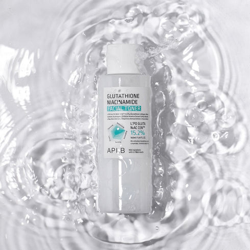 APLB Facial Toner cu Niacinamide și Glutathione revitalizează și echilibrează pielea după curățare. Adaugă-l în rutina ta pentru un ten clar și luminos.